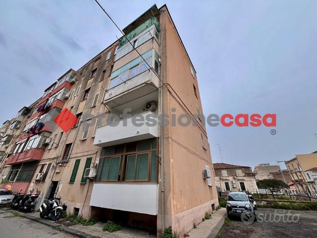 Via duca degli Abruzzi 2 vani + terrazzino