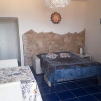 divano letto bianco similpelle 