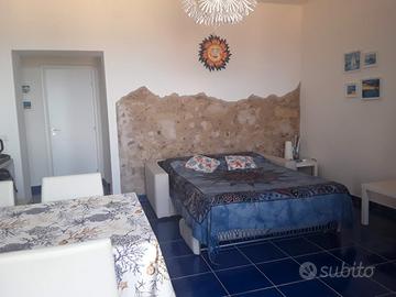 divano letto bianco similpelle 