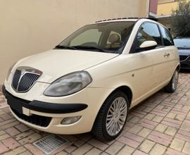 LANCIA Ypsilon 1.3 M.Jet 75 cv. PLATINO-BOSE-TETTO