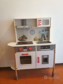 Cucina giocattolo 