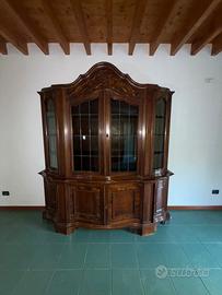 Credenza antica