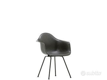 Sedia Vitra Eames Fiberglass Armchair DAX