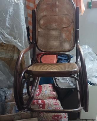 sedia a dondolo in bambù