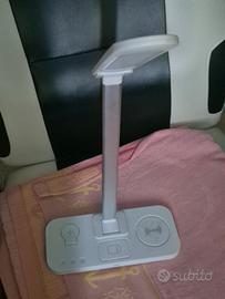 lampada led carica telefono cuffie e orologio