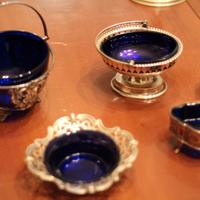 Set saliere vintage peltro e cristallo blu