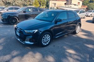 Audi A1 citycarver 30 TFSI Identity Contrast