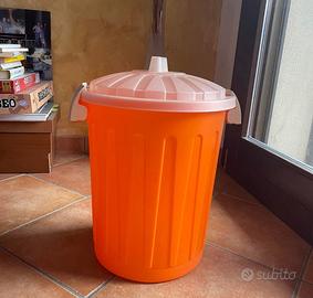 Bidoncino con coperchio