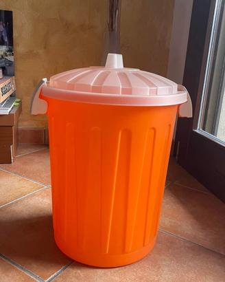 Bidoncino con coperchio