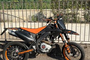 Vent 125 Motard 2020 con blocco scalvini.