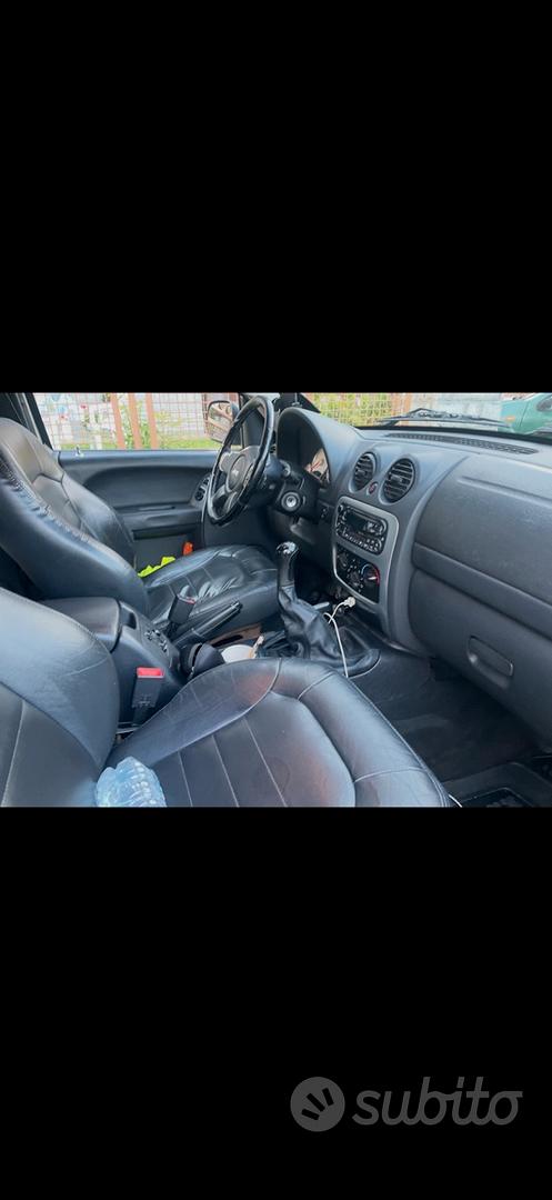 Jeep Cherokee 2002 photo 3
