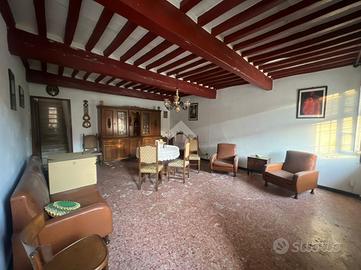 CASA DI CORTE A CAPANNORI