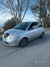 Lancia Ypsilon 1.3 Mjt 75cv MomoDesign