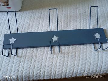 appendiabiti e lampadario