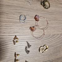 Lotto bigiotteria 8 paia di orecchini e 1 ear cuff