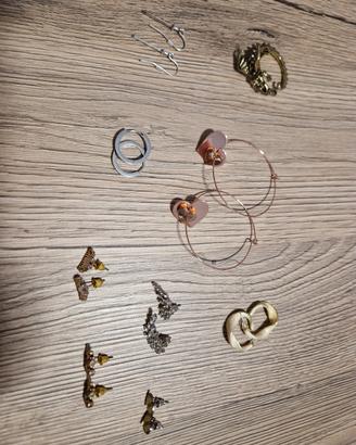 Lotto bigiotteria 8 paia di orecchini e 1 ear cuff