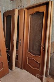 Porte per interni in legno con vetri zigrinati