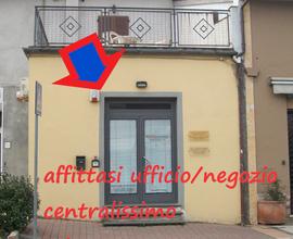 Ufficio con commerciale