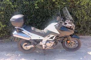 Suzuki v Strom 650 DL