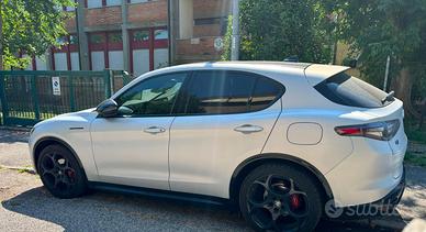 Alfa Romeo Stelvio competizione