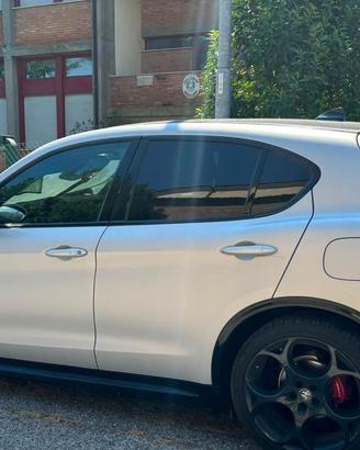 Alfa Romeo Stelvio competizione