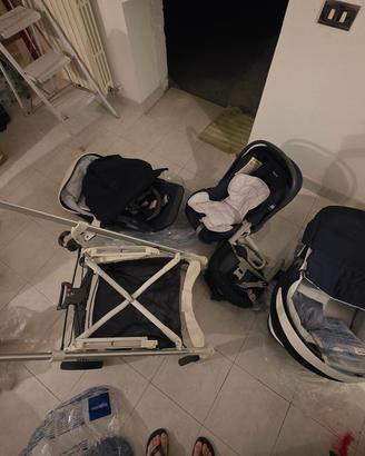 Inglesina Trilogy con seggiolino da tavolo
