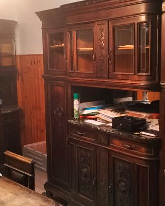 credenze +tavolo+sedie