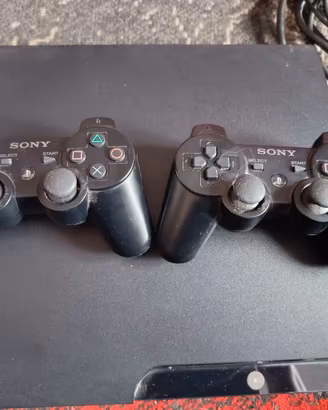 PS3  con 2 controller originali – Perfetta