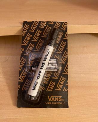 Nuovo pennarello DIY Vans “Off the Wall”