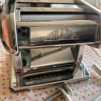 Sfogliatrice tira e taglia pasta