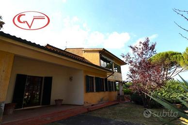 Villa di 335 m² con più di 5 locali e box auto dop