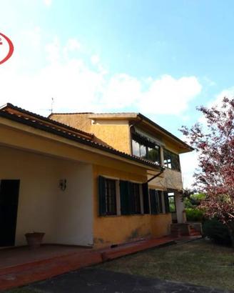 Villa di 335 m² con più di 5 locali e box auto dop