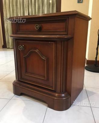 2 Comodini in legno di noce camera da letto