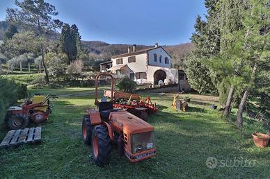 Casa colonica con 11 ettari di terreno