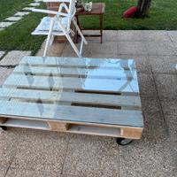 Tavolino Pedana Pallet con piano in vetro