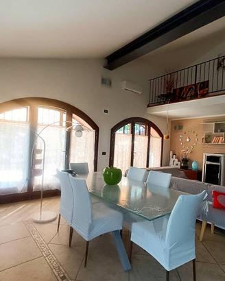 Rustico / Casale di 550 m² con più di 5 locali a C