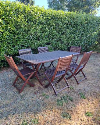 Tavolo da giardino con sedie