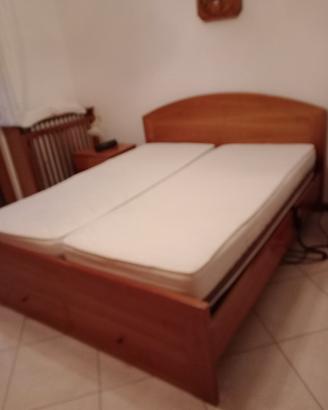 Letto matrimoniale + rete motorizz  e 2 materassi 