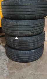 Pneumatici gomme Goodyear 205/55/17 con 200km