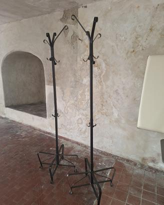 Attaccapanni da terra in metallo