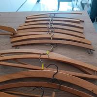 Set di appendiabiti in legno con dettagli in metal