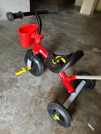 Triciclo bimbo/a con manico guida