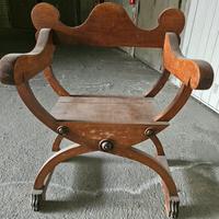 sedia antica in legno massiccio