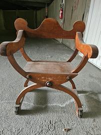 sedia antica in legno massiccio