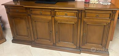 Credenza in noce e vetrina