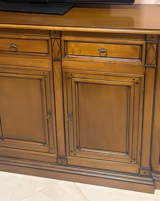 Credenza in noce e vetrina