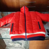 giacca a vento rossa 