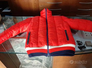 giacca a vento rossa 
