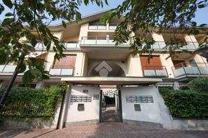 3 LOCALI A VERANO BRIANZA