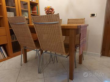 Tavolo in legno + 4 sedie in rattan